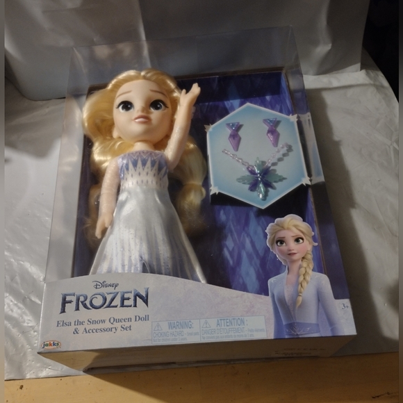 Disney Toys Frozen Elsa The Snow Queen Doll And Accessory Set